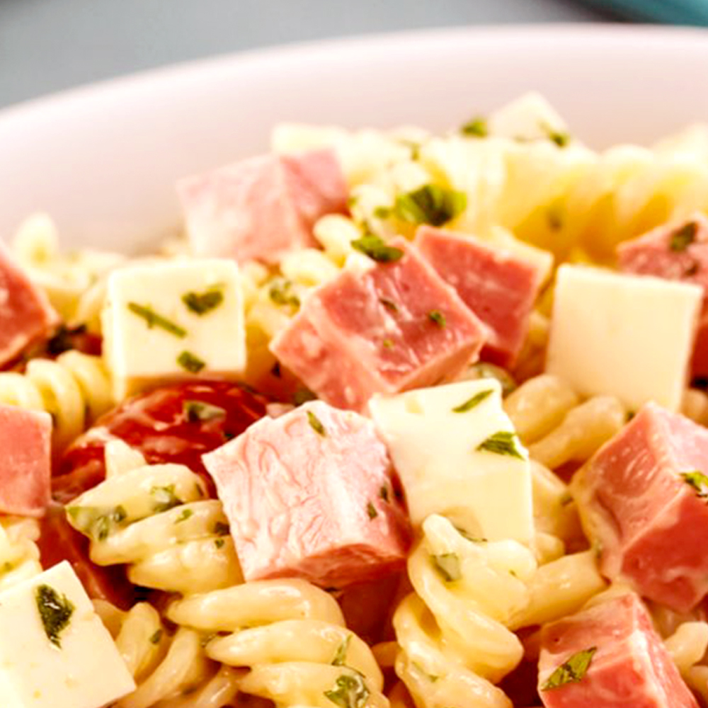 Salada de macarrão com Mortadela Cofril
